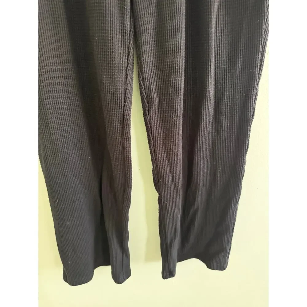 ALO | Black Elevate Waffle Knit Straight Leg Pant Casual Loungewear Athlesuire